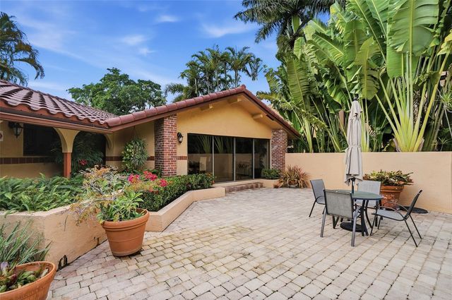 261 NE 16th Place 305, Fort Lauderdale, FL 33305