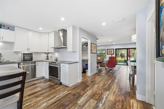 261 NE 16th Place 305, Fort Lauderdale, FL 33305