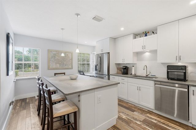 261 NE 16th Place 305, Fort Lauderdale, FL 33305