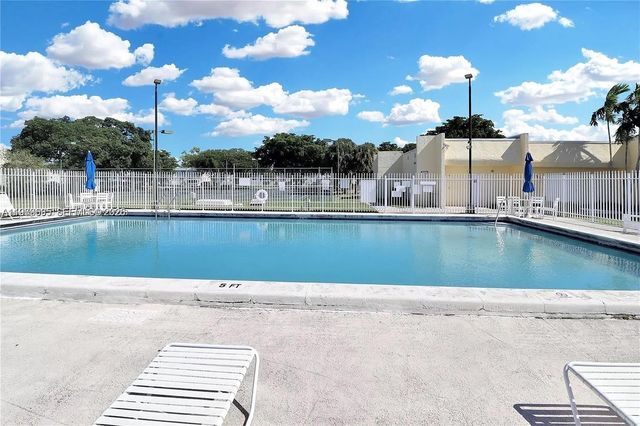 10370 SW 220th St 102, Cutler Bay, FL 33190