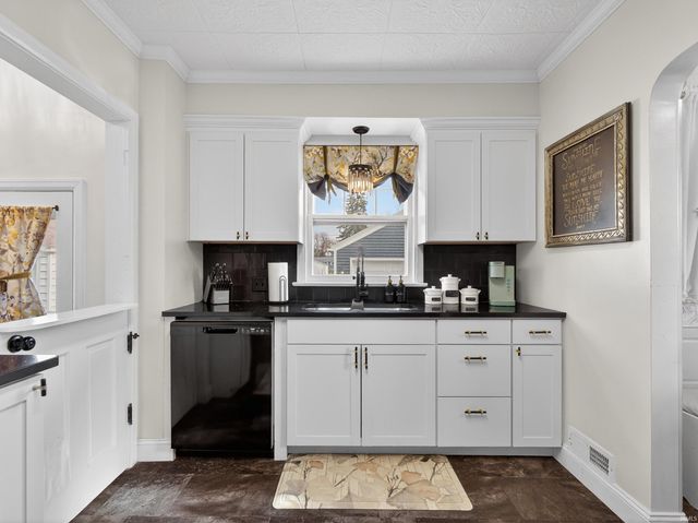 1139 Clara Avenue, Fort Wayne, IN 46805