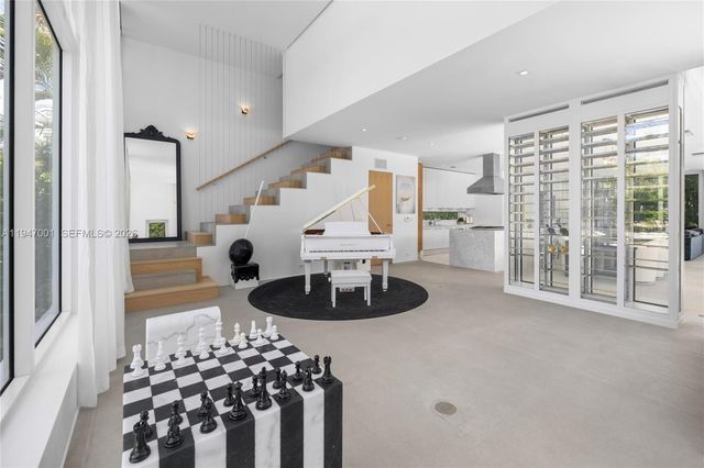 4433 N Bay Rd, Miami Beach, FL 33140