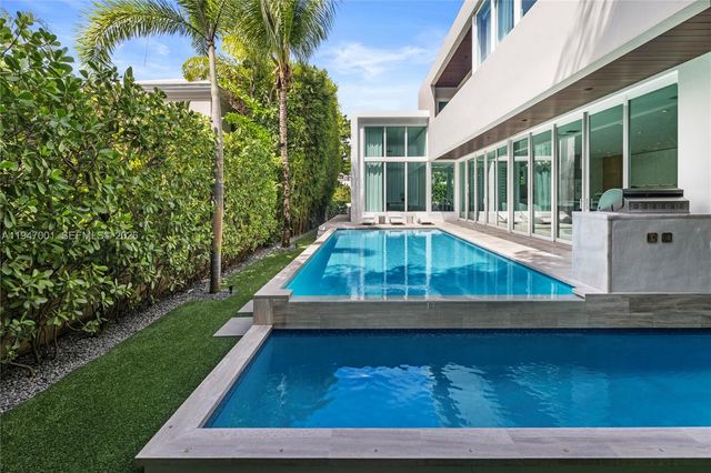 4433 N Bay Rd, Miami Beach, FL 33140