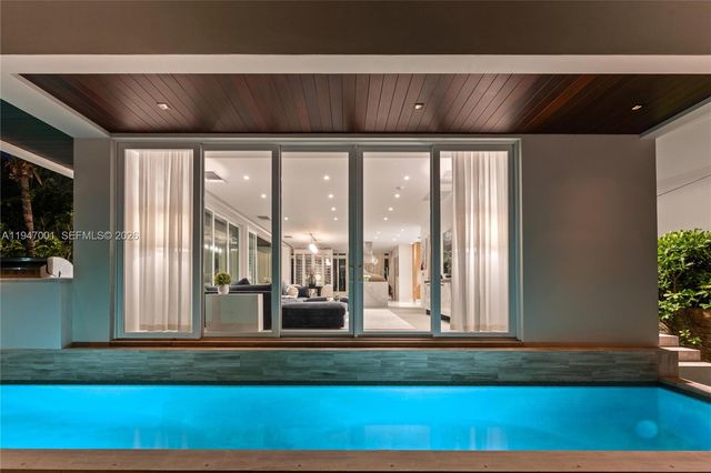 4433 N Bay Rd, Miami Beach, FL 33140