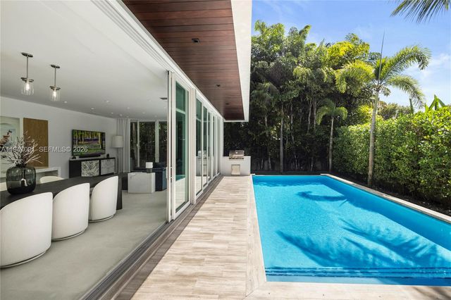 4433 N Bay Rd, Miami Beach, FL 33140