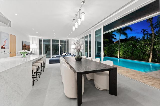 4433 N Bay Rd, Miami Beach, FL 33140