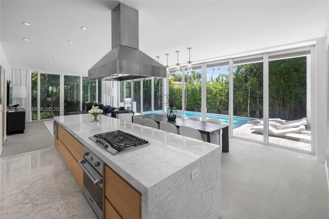 4433 N Bay Rd, Miami Beach, FL 33140