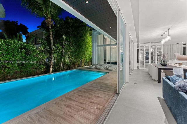 4433 N Bay Rd, Miami Beach, FL 33140