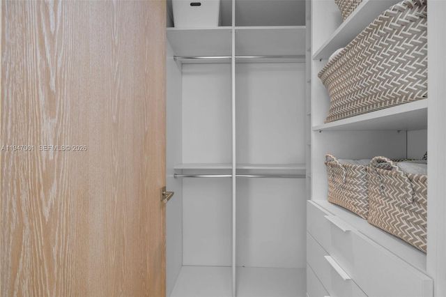 4433 N Bay Rd, Miami Beach, FL 33140