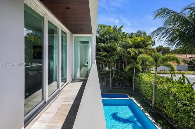 4433 N Bay Rd, Miami Beach, FL 33140