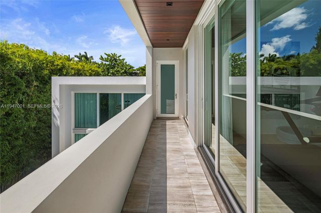 4433 N Bay Rd, Miami Beach, FL 33140