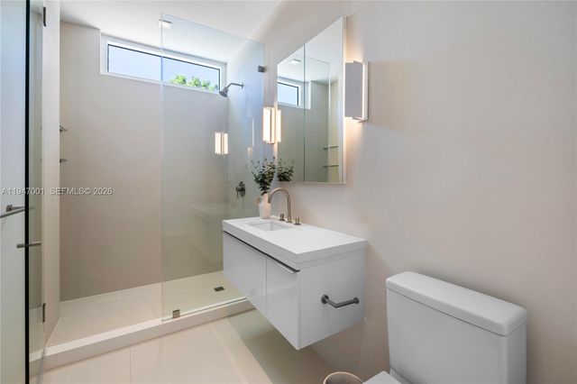 4433 N Bay Rd, Miami Beach, FL 33140