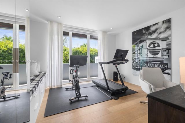 4433 N Bay Rd, Miami Beach, FL 33140