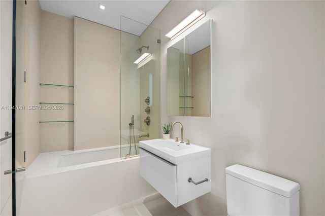 4433 N Bay Rd, Miami Beach, FL 33140