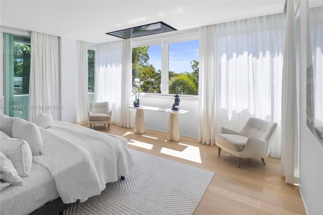 4433 N Bay Rd, Miami Beach, FL 33140