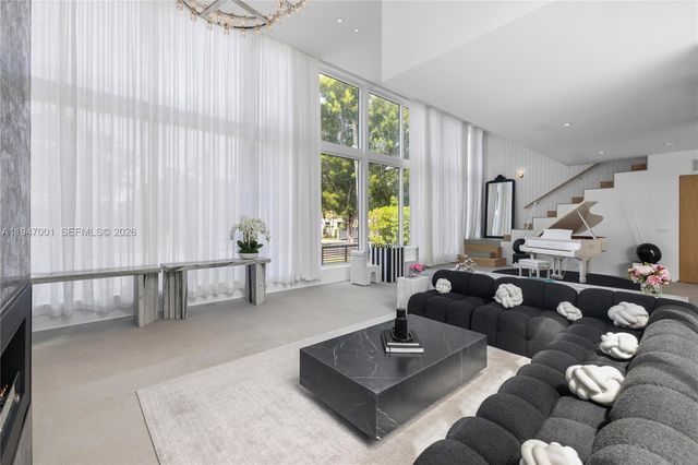 4433 N Bay Rd, Miami Beach, FL 33140