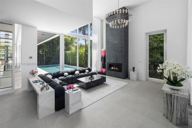 4433 N Bay Rd, Miami Beach, FL 33140