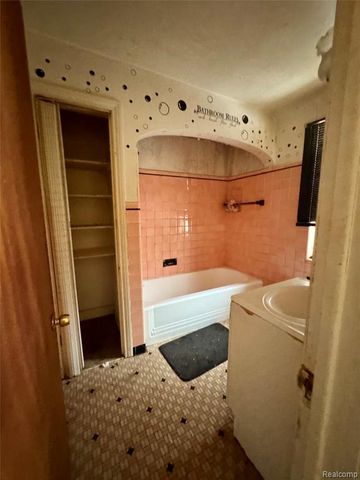 13109 Kilbourne Street, Detroit, MI 48213