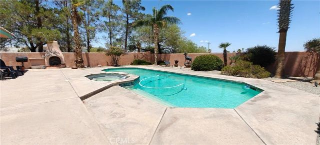 6144 Carodean, 29 Palms, CA 92277