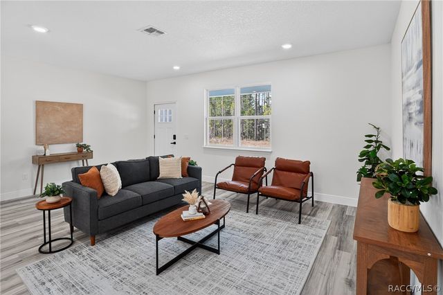 7945 N Janeaux Drive, Dunnellon, FL 34434