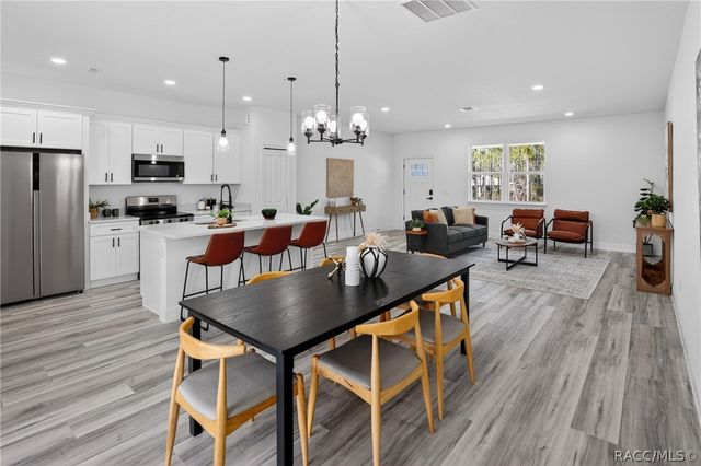 7945 N Janeaux Drive, Dunnellon, FL 34434