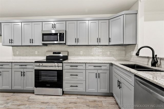 821 E 11th Street, Claremore, OK 74017