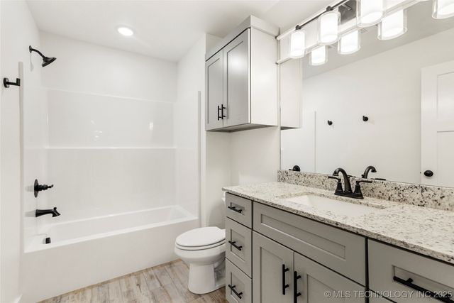 821 E 11th Street, Claremore, OK 74017