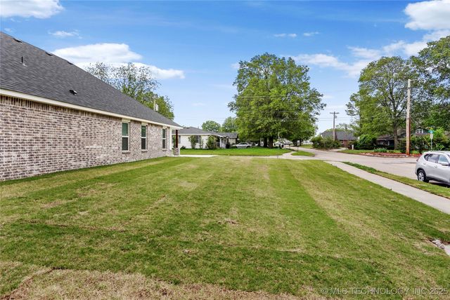 821 E 11th Street, Claremore, OK 74017