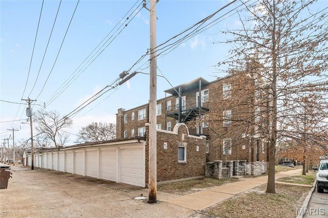 3862 S Spring Avenue, St Louis, MO 63116