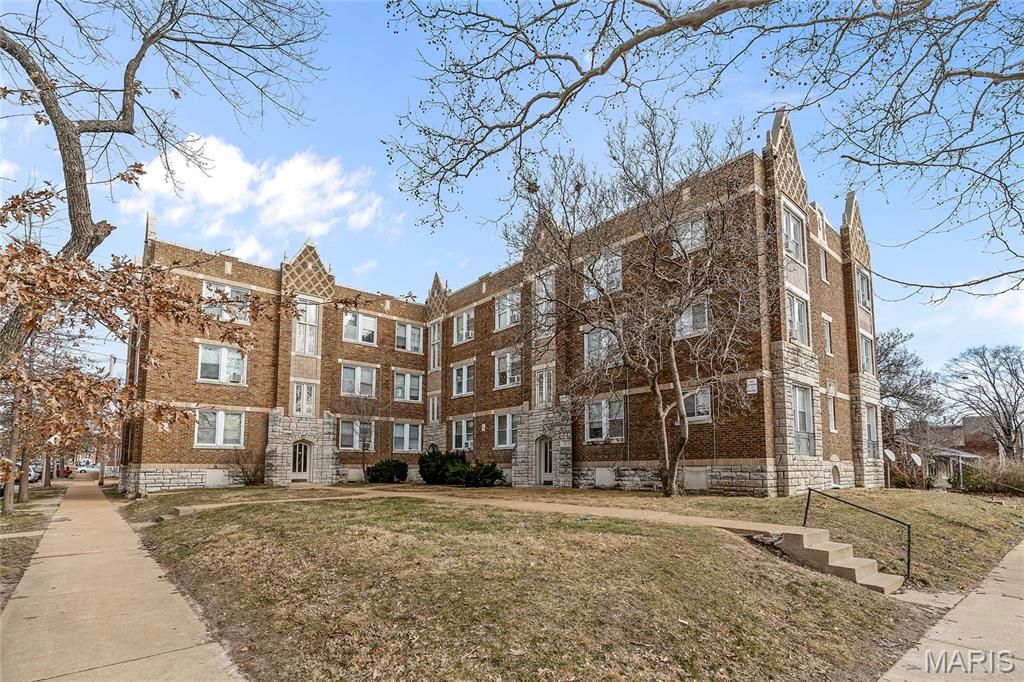 3862 S Spring Avenue, St Louis, MO 63116