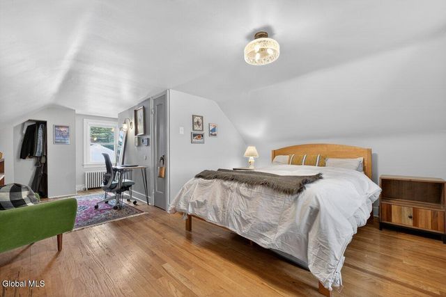 11 Crescent Drive, Albany, NY 12208