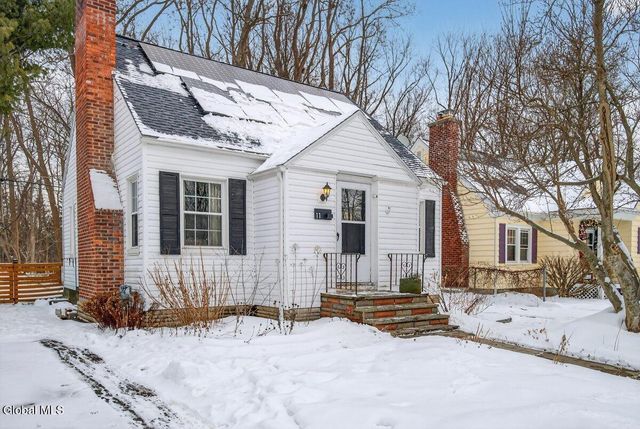 11 Crescent Drive, Albany, NY 12208