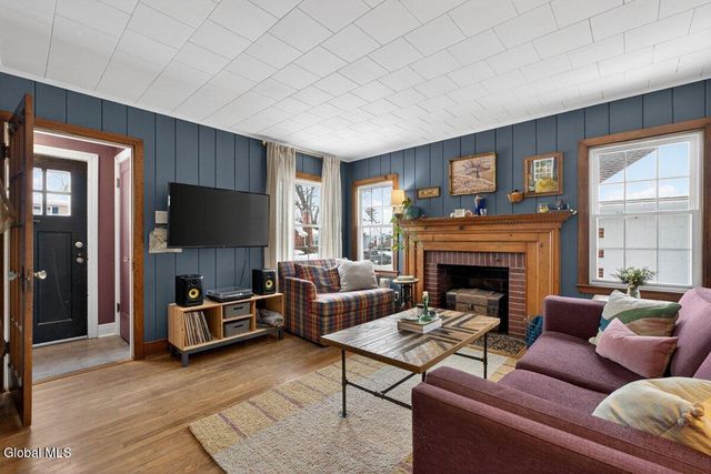 11 Crescent Drive, Albany, NY 12208