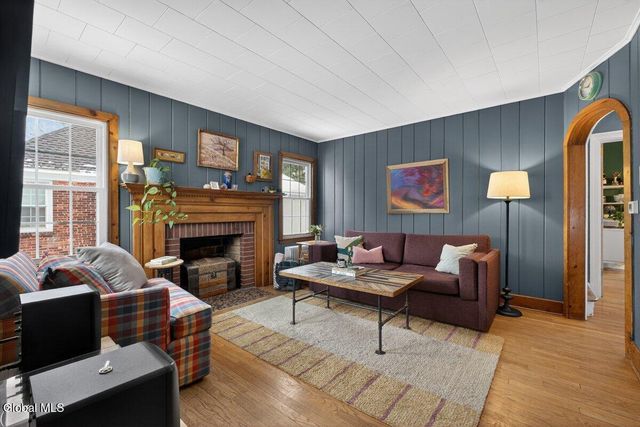 11 Crescent Drive, Albany, NY 12208