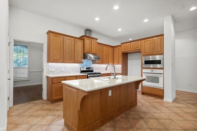 2127 Clear Lake PL, Round Rock, TX 78665