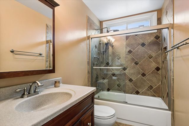 1237 Churchill Road, Bartlett, IL 60103