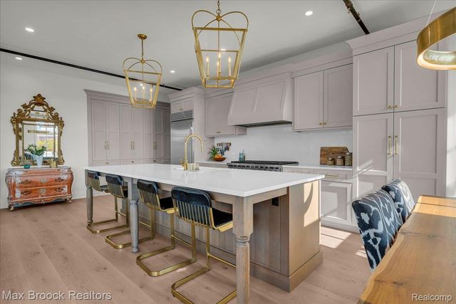 2051 Villa Road 302, Birmingham, MI 48009