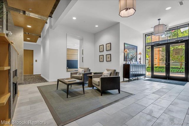 2051 Villa Road 302, Birmingham, MI 48009