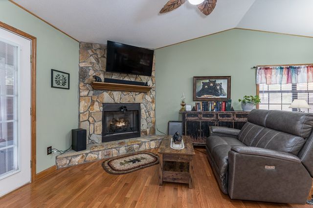9 Settlers Crossing Way, Murphy, NC 28906