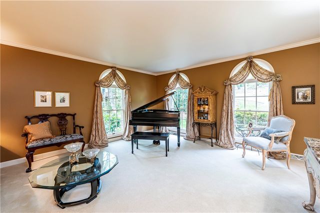 264 Cobblestone Dr, Hempfield Twp, PA 15601