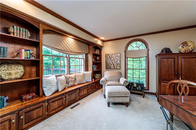 264 Cobblestone Dr, Hempfield Twp, PA 15601