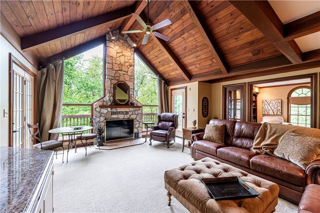 264 Cobblestone Dr, Hempfield Twp, PA 15601