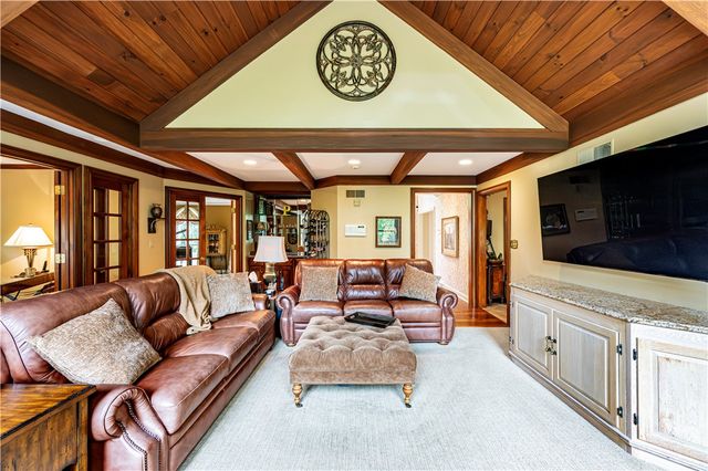 264 Cobblestone Dr, Hempfield Twp, PA 15601