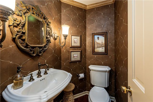 264 Cobblestone Dr, Hempfield Twp, PA 15601