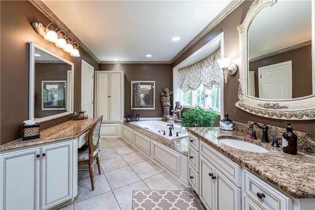 264 Cobblestone Dr, Hempfield Twp, PA 15601