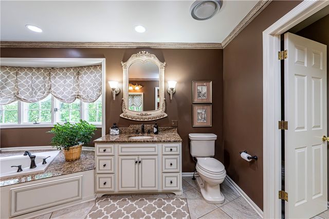 264 Cobblestone Dr, Hempfield Twp, PA 15601