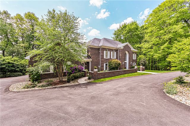 264 Cobblestone Dr, Hempfield Twp, PA 15601