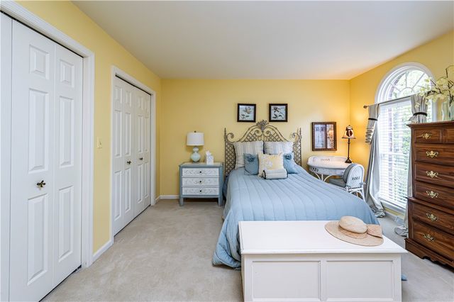 264 Cobblestone Dr, Hempfield Twp, PA 15601