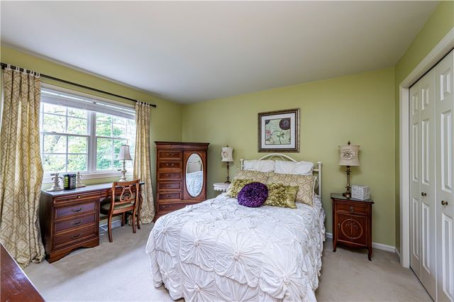 264 Cobblestone Dr, Hempfield Twp, PA 15601