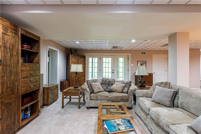 264 Cobblestone Dr, Hempfield Twp, PA 15601